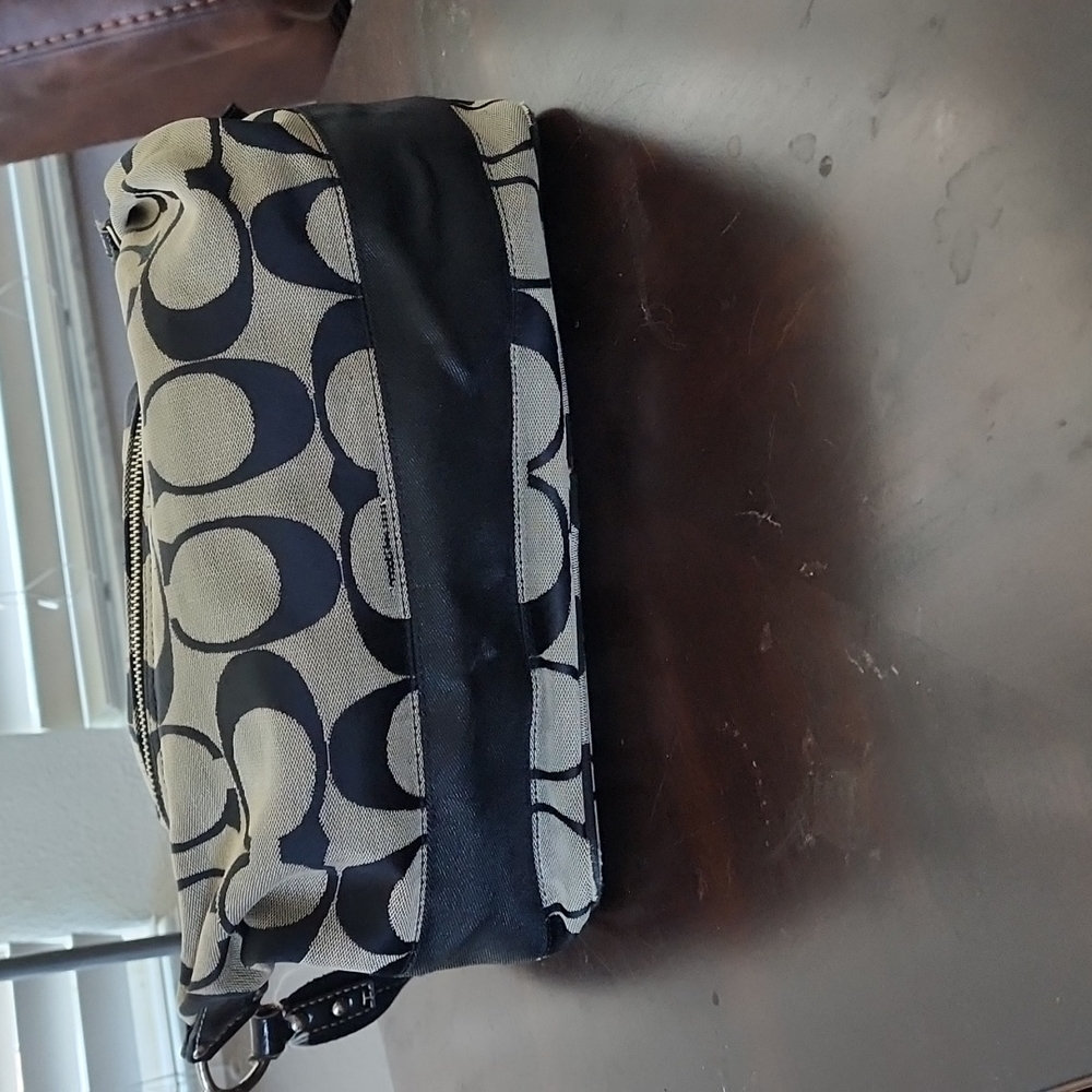 Coach Signature Hobo - Picture 3 of 8